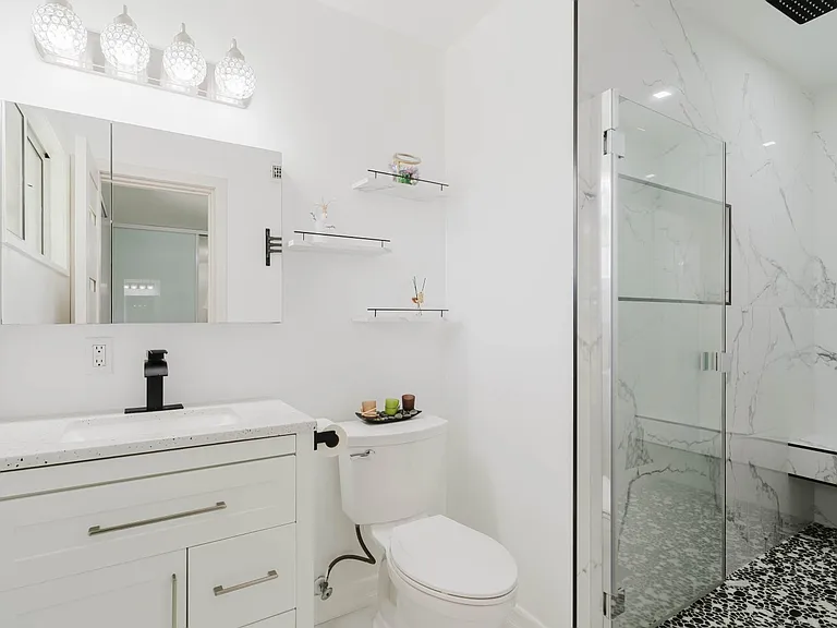 22515 Haynes St — Photo 26