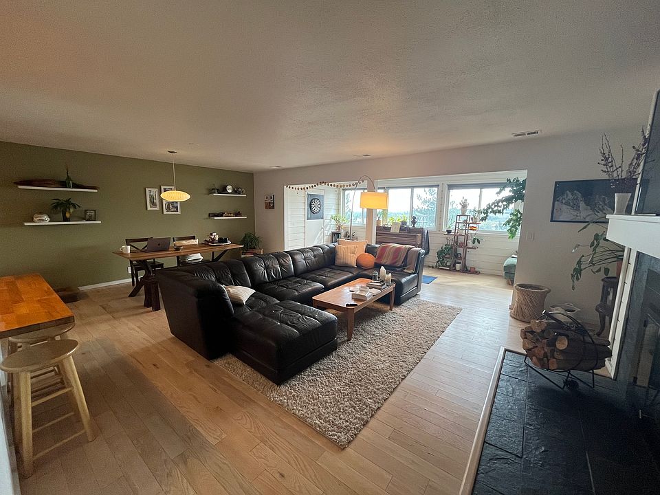 1st image of 1556 Bradley Dr