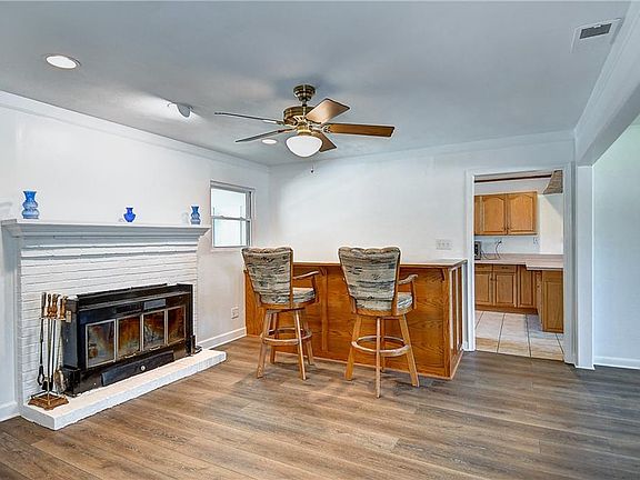 4th image of 600 Sandy Springs Ln
