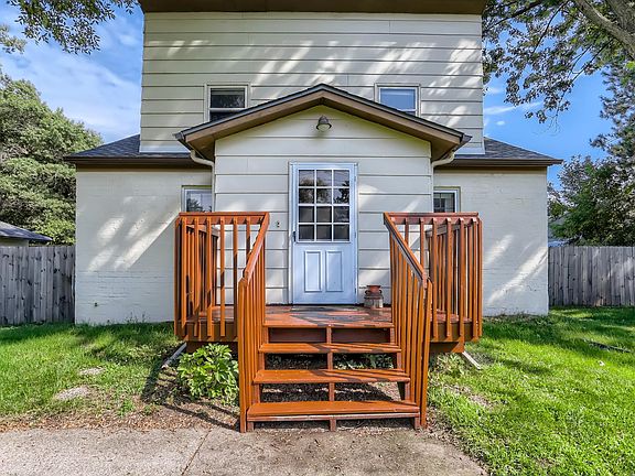 3rd image of 14369 Lake Dr NE