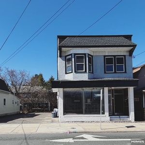 33 Newark Pompton Tpke, Little Falls, NJ, 07424