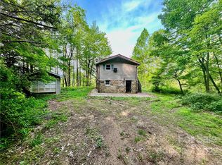 998 McAlpine Mountain Rd, Zirconia, NC 28790