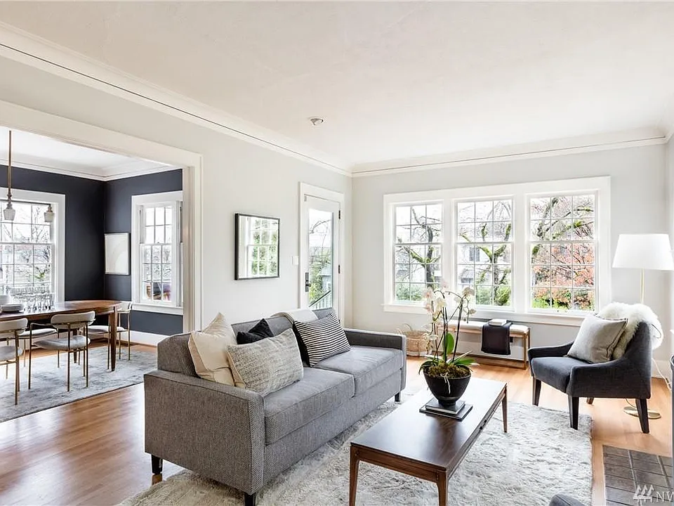 1923 E Calhoun St