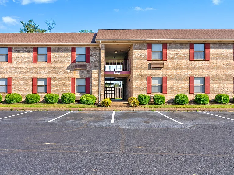100 Laurel Cove Dr #16 — Photo 1