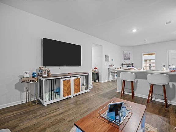 4th image of 14008 King Arthur Ct