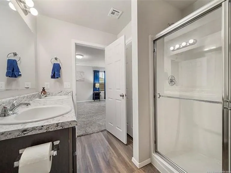 1204 E Quincy St — Photo 21