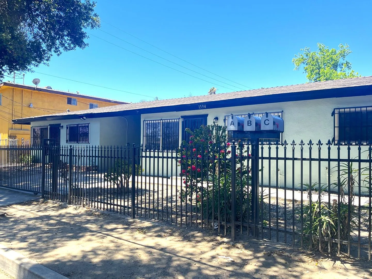 RV T 1594 B&C Sepulveda Ave — Photo 4