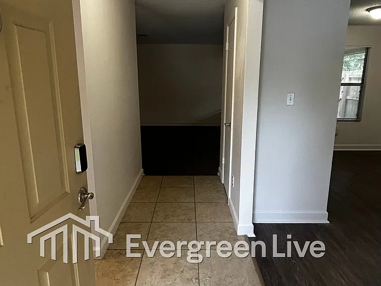 44 Callan Ct — Photo 2