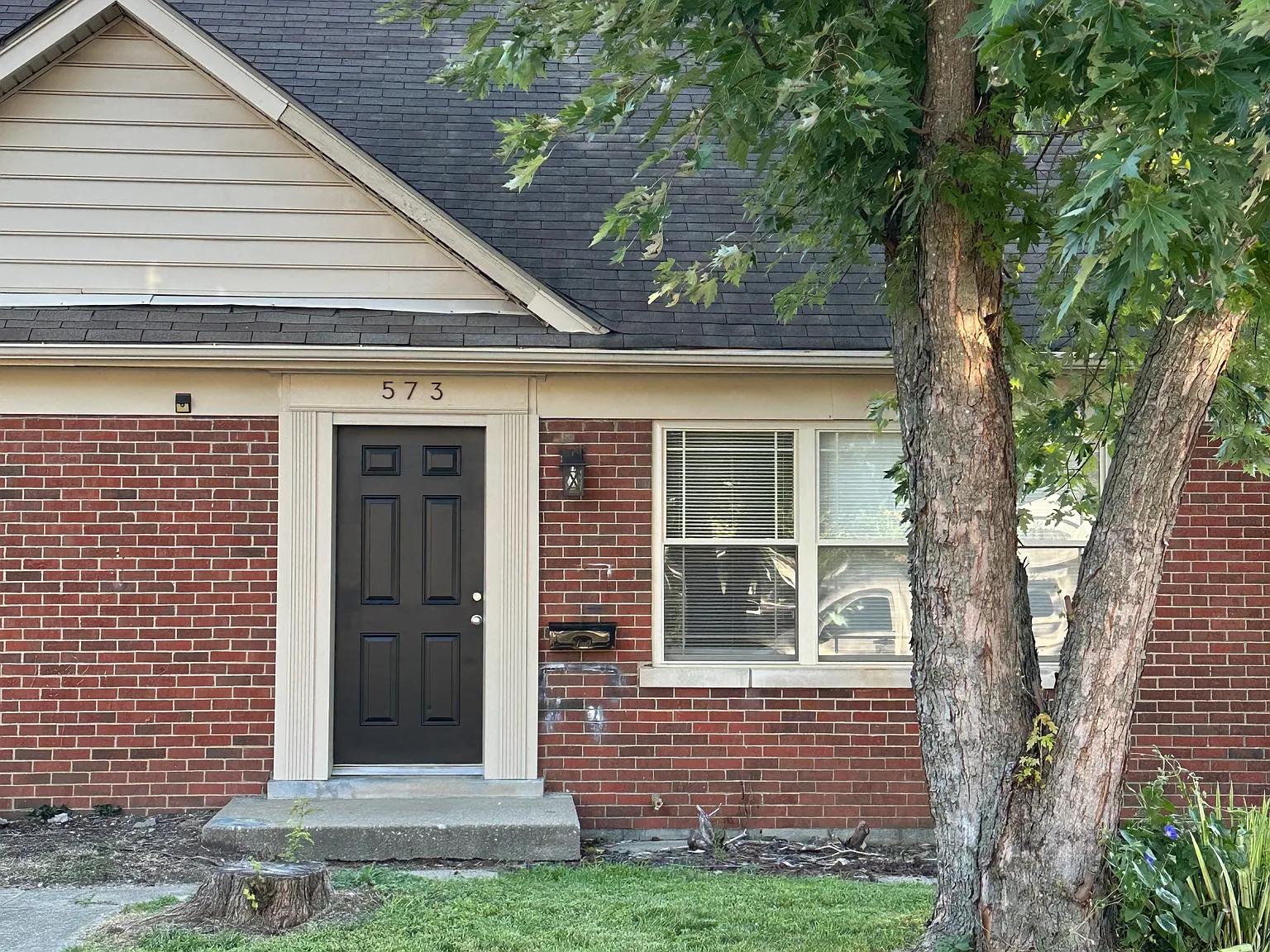 1 bed, 1050 sqft, $1,200 — Photo 2