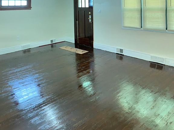3rd image of 258 Newburgh Ave #2