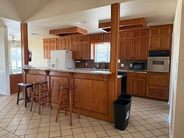1301 Fieldcrest — Photo 8
