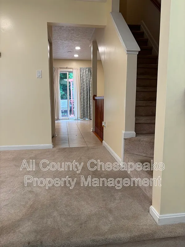 2 bed, 2.5 bath, 1690 sqft, $2,200 — Photo 2