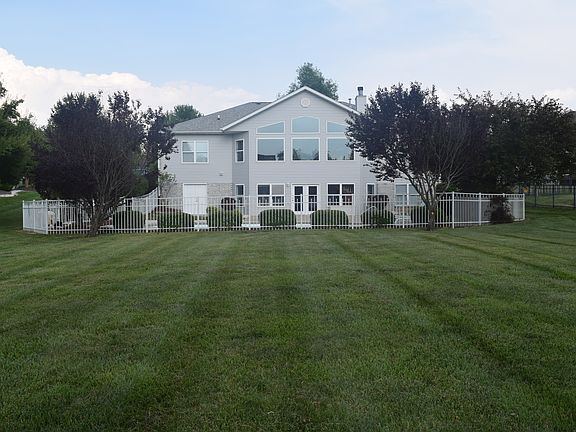 5th image of 11 Fox Mill Dr