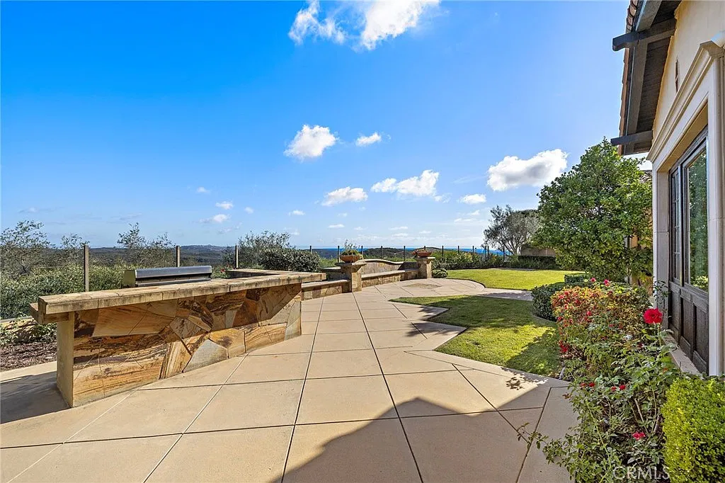 4 bed, 4.5 bath, 4405 sqft, $24,995 — Photo 3