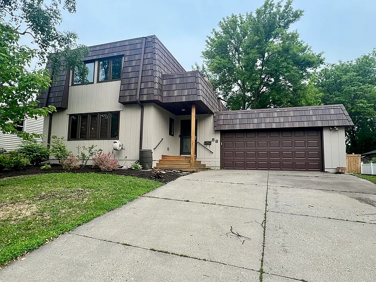 88 8th Ave NE — Photo 1