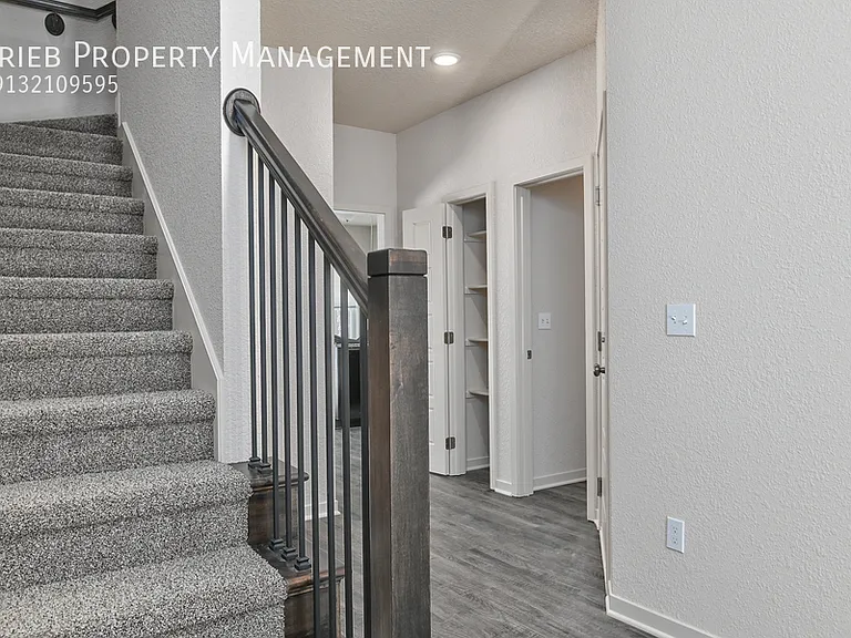 10328 Farrow Ave #6 — Photo 8