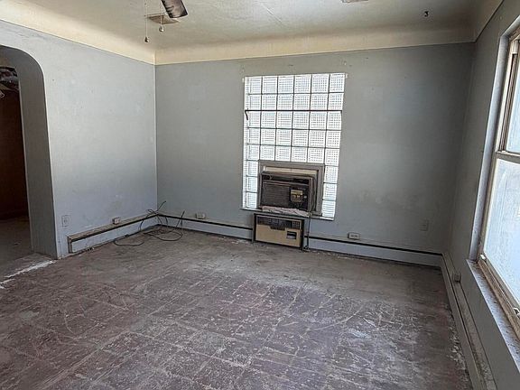 3rd image of 862 Summit St