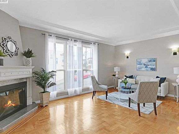 5th image of 232 Bowdoin St