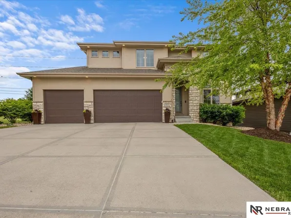 19655 Farnam St, Elkhorn, NE 68022