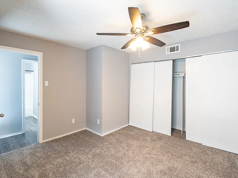 La Prada Place Apartments — Photo 44
