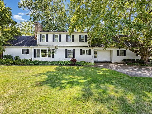 2nd image of 511 Fairlane Dr