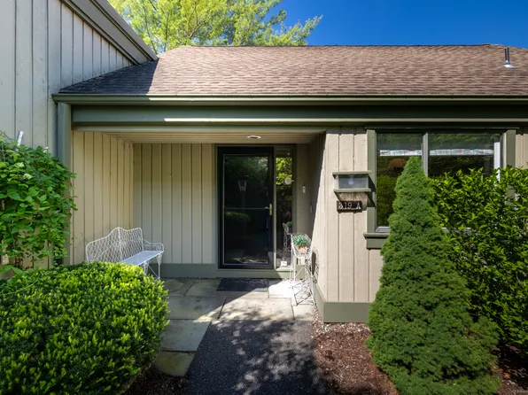 319 Heritage Village #A, Southbury, CT 06488