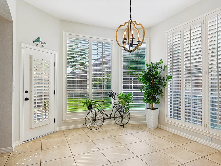 837 Moss Cliff Cir — Photo 5