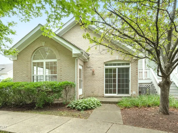 109 Stonewood Pl, Aurora, IL 60506