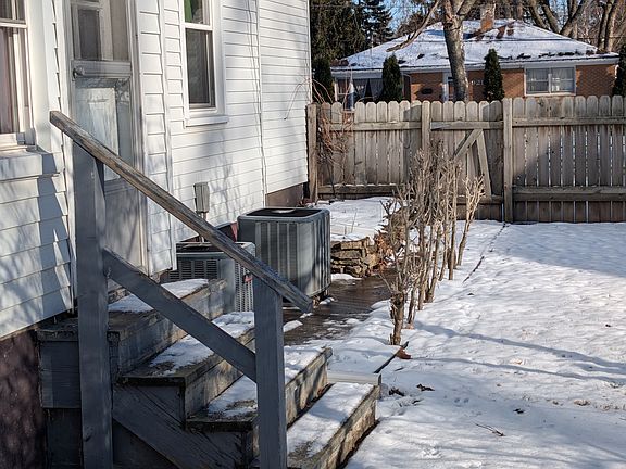 5th image of 920 Augusta Ave