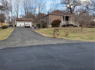 291 Elliott Ct, Jeannette, PA 15644