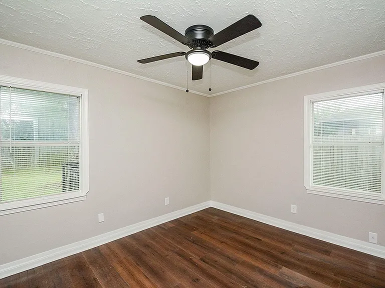 2109 Pomona Dr — Photo 13
