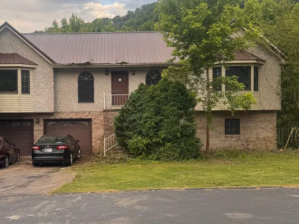 174 1st St, Harold, KY 41635