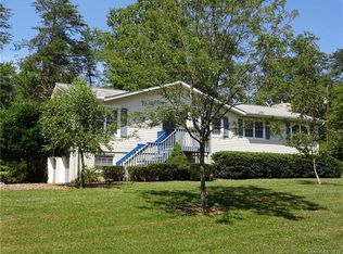 1016 N Prestonwood Dr, Hendersonville, NC 28739