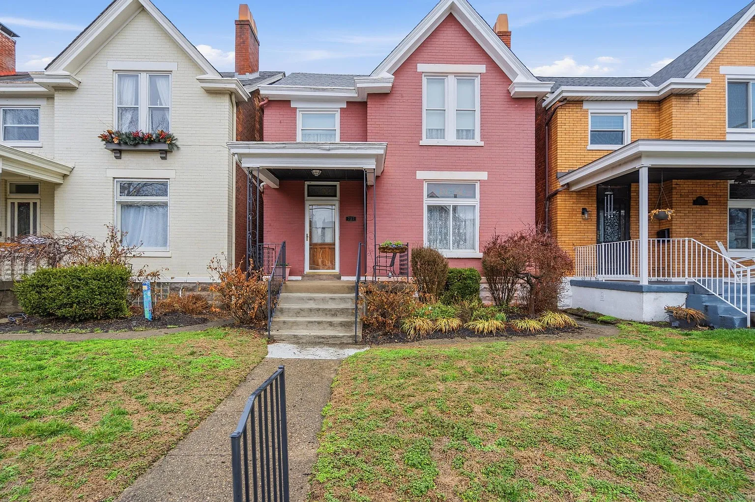 727 Linden Ave photo 1