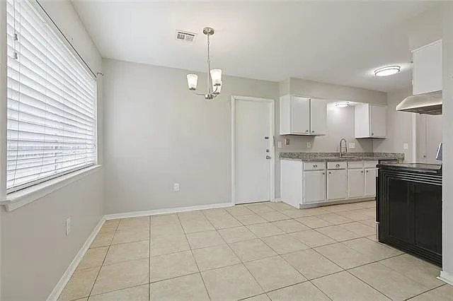 1728 Greenwood Dr — Photo 7