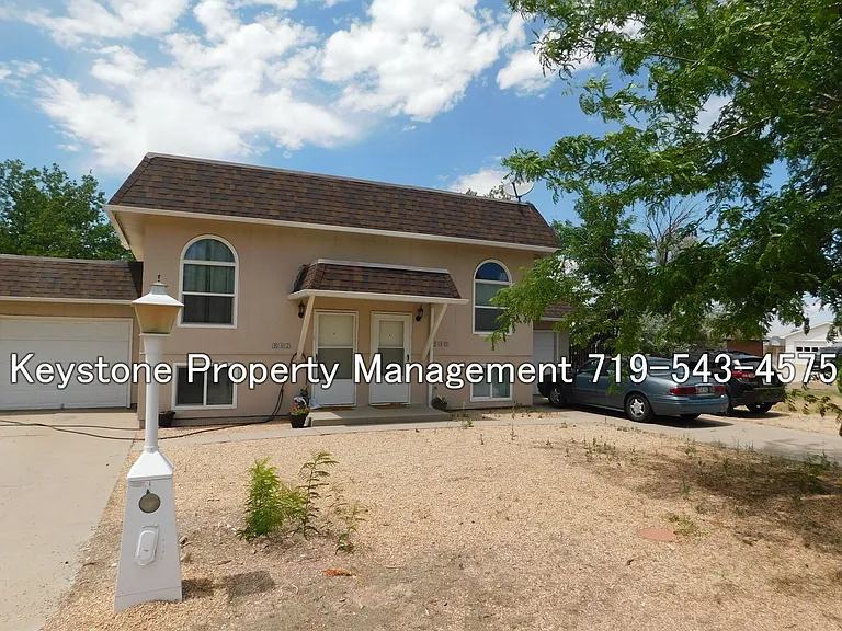 Charming Townhome in Pueblo West Comfortable & Convenient Living $1300/$1300 — Photo 2