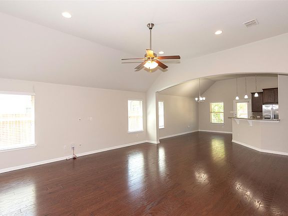 3rd image of 1916 Bobbywoods Ln