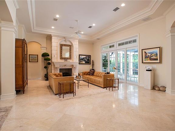 3rd image of 221 Shores Dr