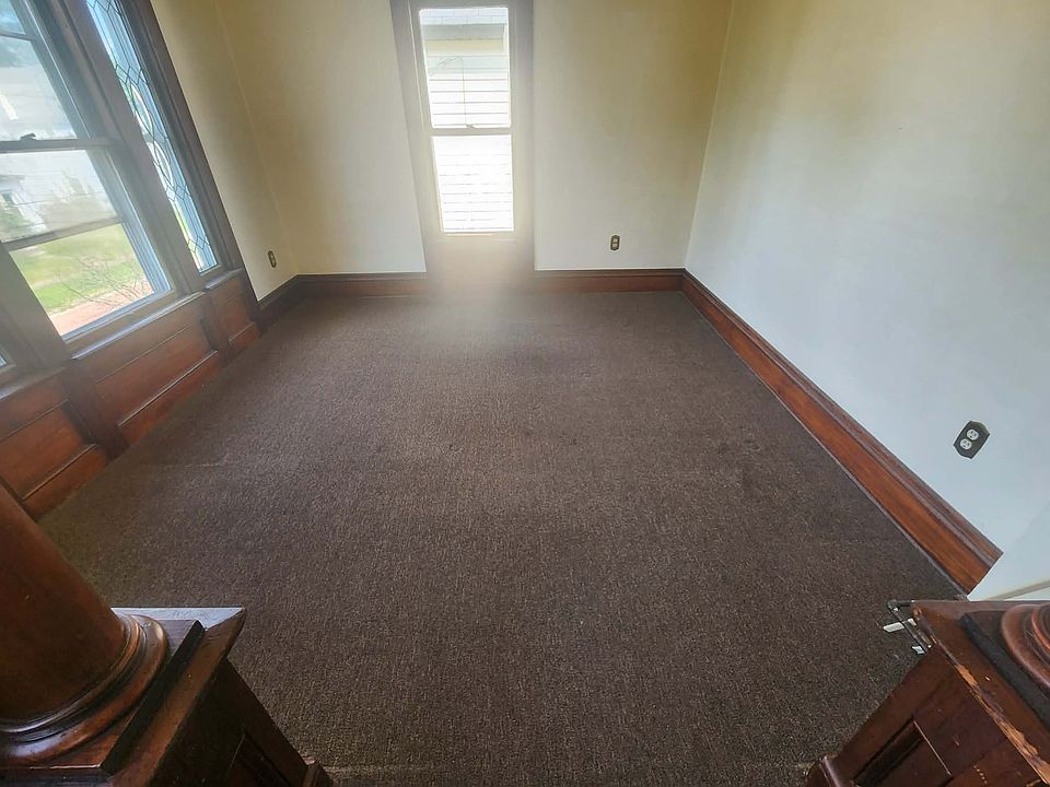 1st image of 27 Crown St #2