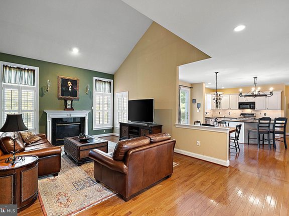 5th image of 40 Blossom Ln