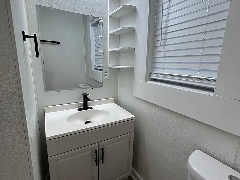 112 Moore Ave — Photo 34