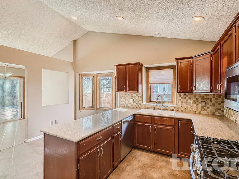 7429 Chesham Ln — Photo 6