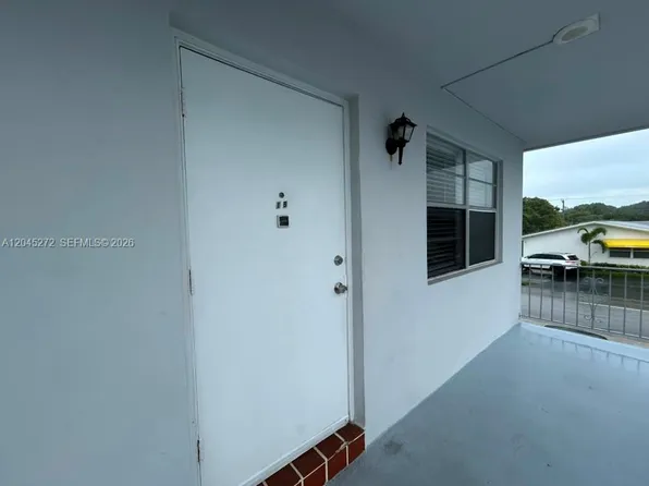 2435 Van Buren St APT 1B, Hollywood, FL 33020