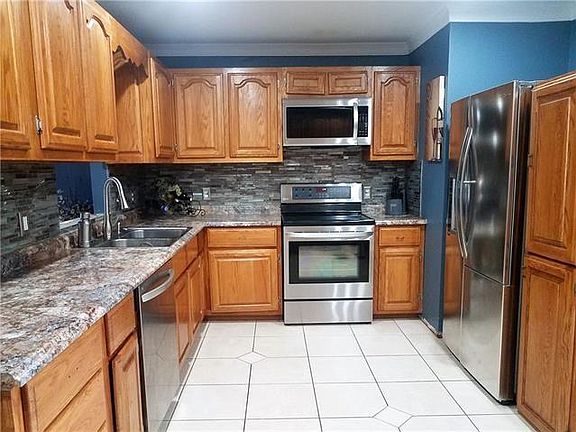 5th image of 4080 Carlton Dr
