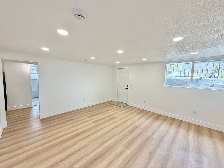 1st image of 651 N 800th St W