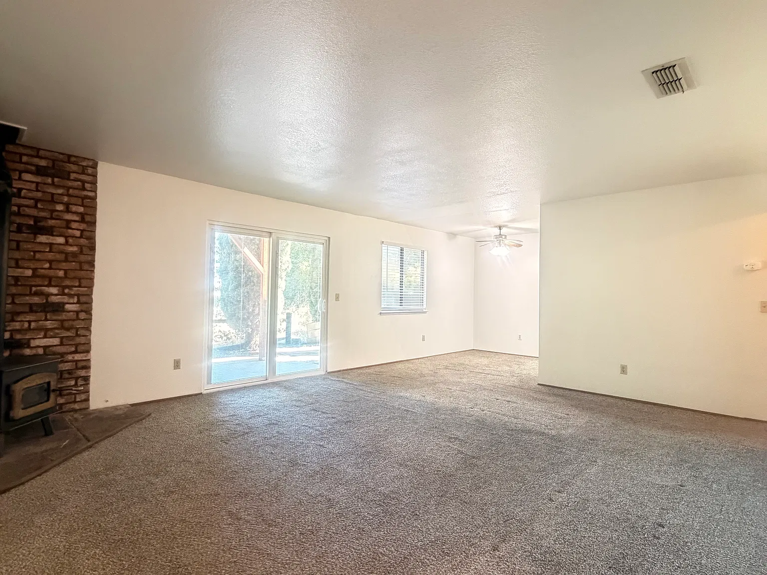 2 bed, 900 sqft, $1,595 — Photo 4