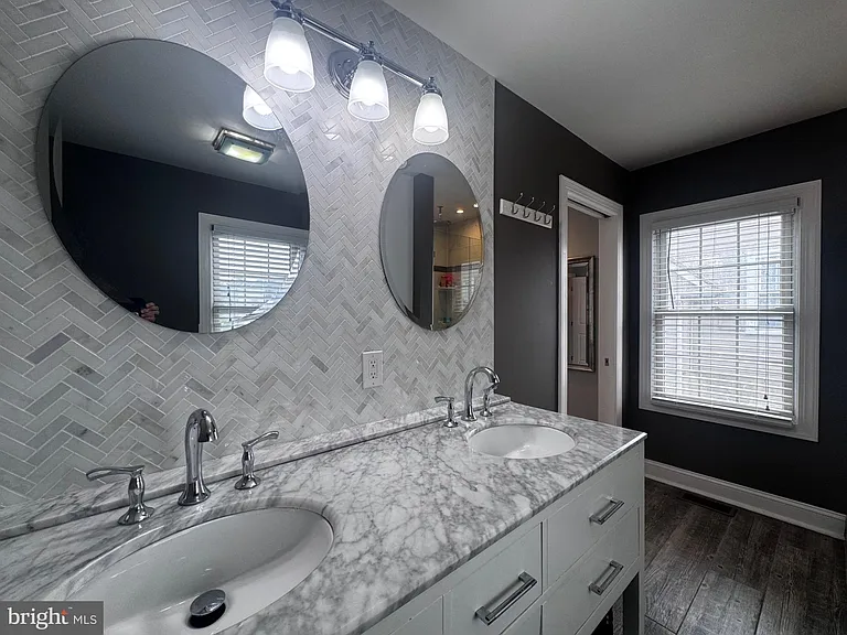 24 Thomas Ave — Photo 17