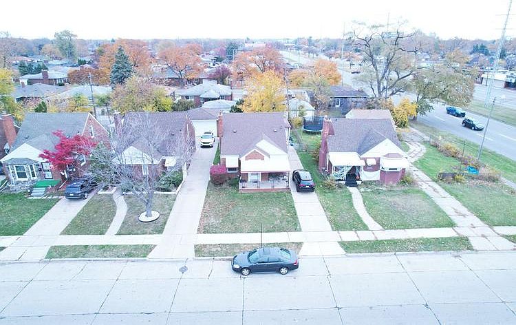 1st image of 20718 Redmond Ave
