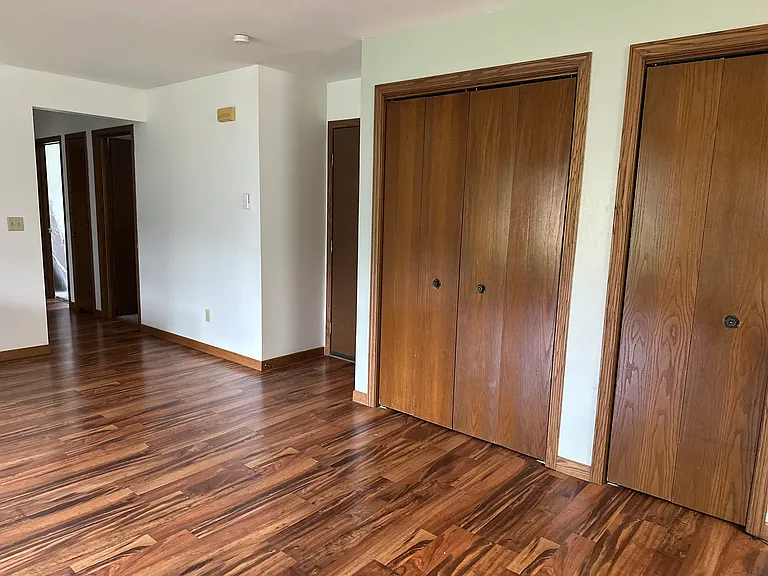 10 E Waukau Ave — Photo 3