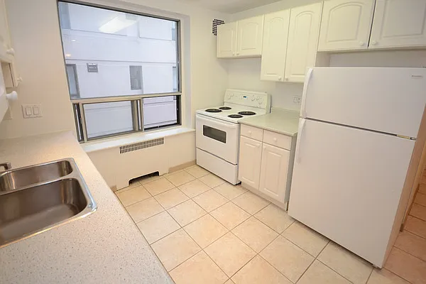 869 Avenue Rd — Photo 11